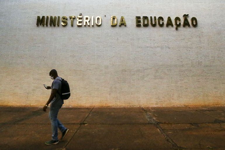 Bancada do PSOL protocola Requerimento de Convocação do ministro da Educação para explicar corte de R$ 244 milhões na verba do MEC