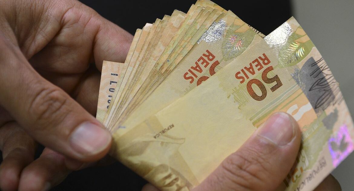 Bancada do PSOL propõe emenda com valorização real do salário mínimo