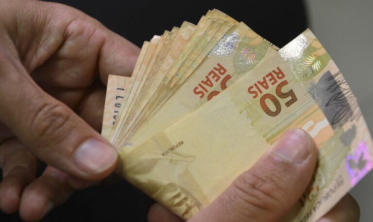Bancada do PSOL propõe emenda com valorização real do salário mínimo