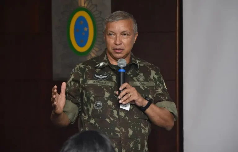 Comandante do Exército é alvo de notícia-crime no MPF por ataques golpistas