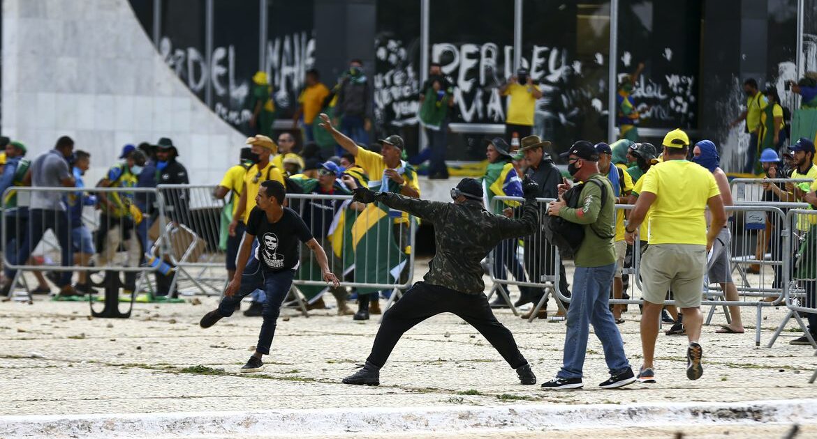 PSOL pede ao STF que investigue parlamentares participantes dos atos golpistas