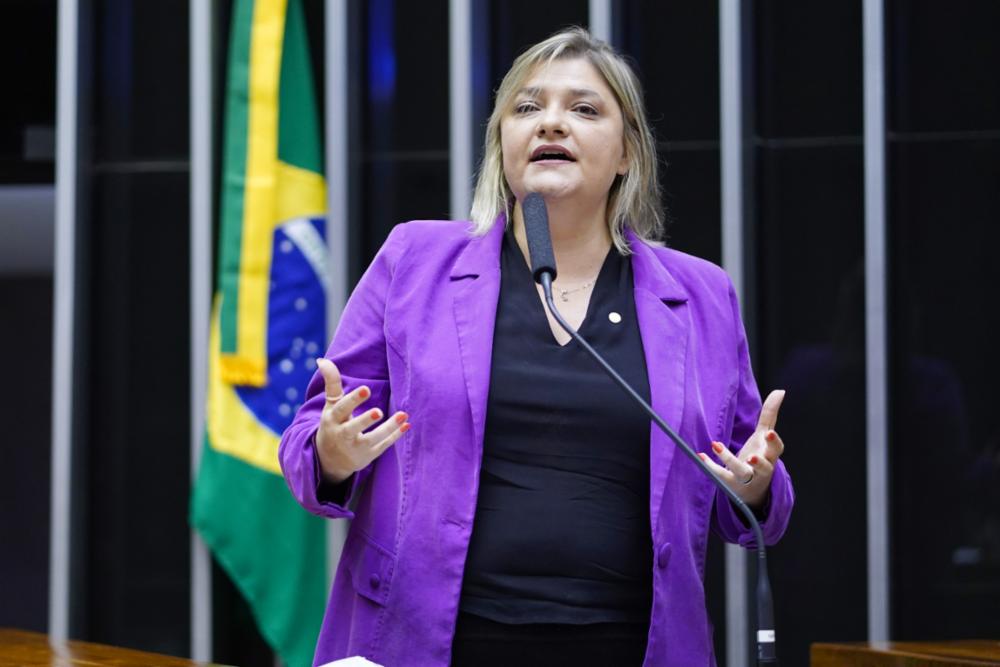 Deputada Luciene Cavalcante pede revogação de confisco de aposentadorias e pensões