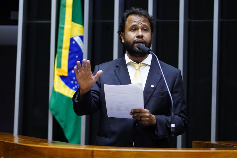 Henrique Vieira quer explicações da Febraban sobre suspensões dos empréstimos consignados
