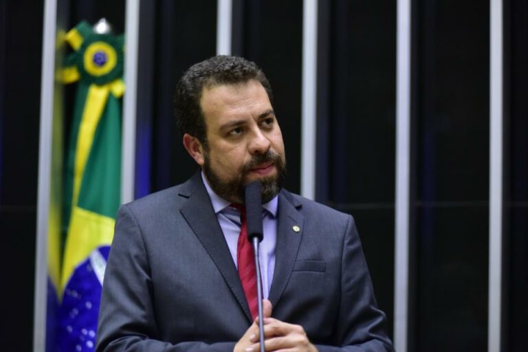 Guilherme Boulos assume vice-presidência da Comissão de Desenvolvimento Urbano