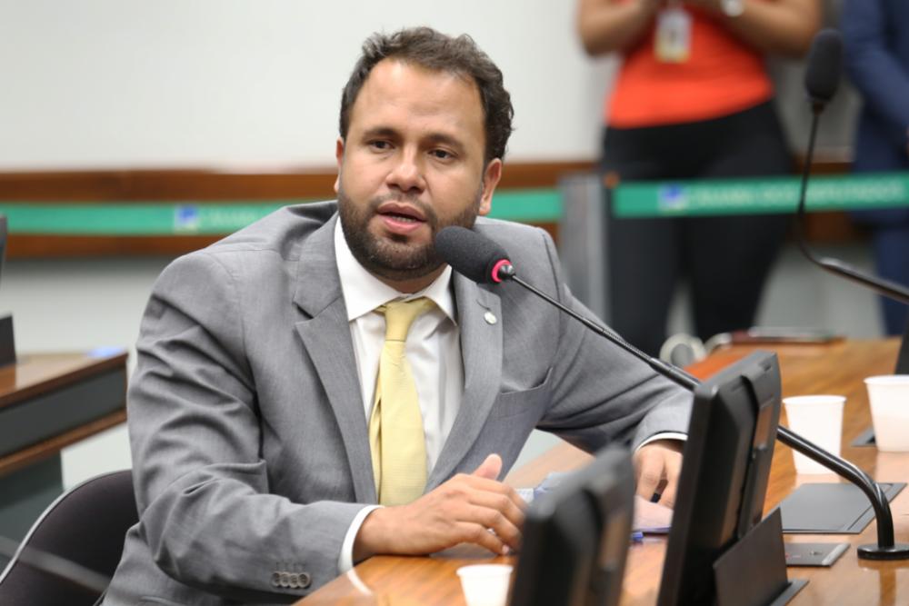 Pastor Henrique Vieira confronta Bancada da Bala e deputados extremistas em debates acalorados na Comissão de Segurança Pública