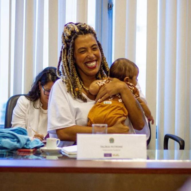 Talíria Petrone retorna à Câmara após quatro meses de licença-maternidade
