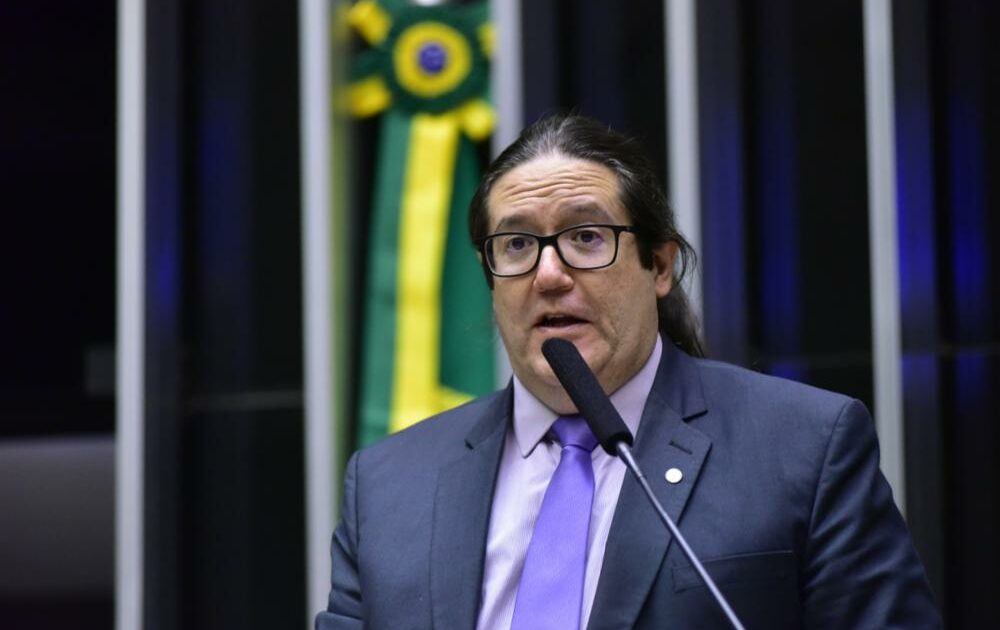 Arcabouço fiscal contraria expectativa popular de melhores políticas públicas e inibe investimentos sociais ao invés de impulsioná-los, diz Tarcísio Motta