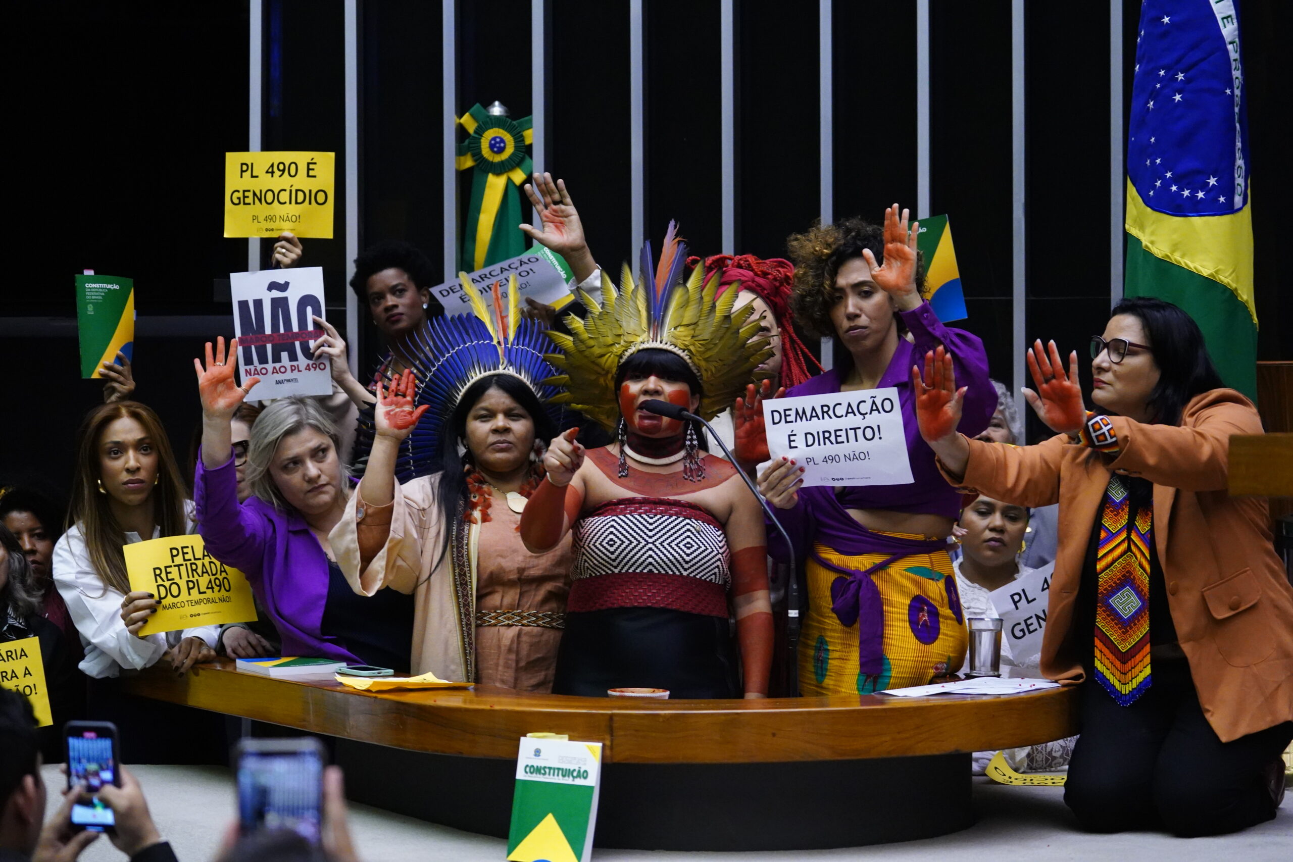 Célia Xakriabá afirma que luta indígena não retrocede com aprovação do Marco Temporal na Câmara e segue com articulação no Senado e apoio da sociedade