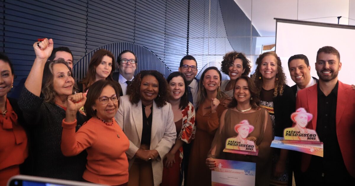 Parlamentares do PSOL participam de entrega do Prêmio Paulo Gustavo