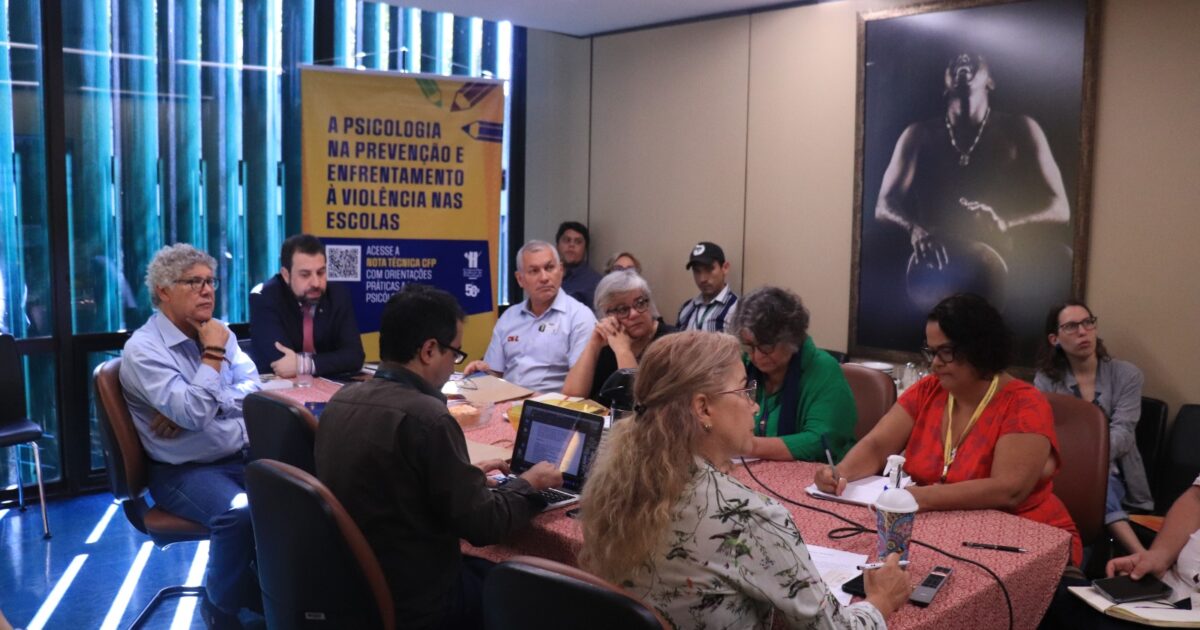 Primeira edição do “Café com Lutas” do PSOL na Câmara de 2023 debate Paz nas Escolas com especialistas e parlamentares