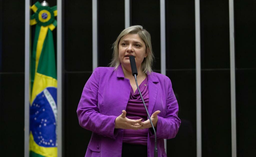 Deputada Luciene Cavalcante aciona justiça contra homenagem à Plínio Salgado em São Bento do Sapucaí