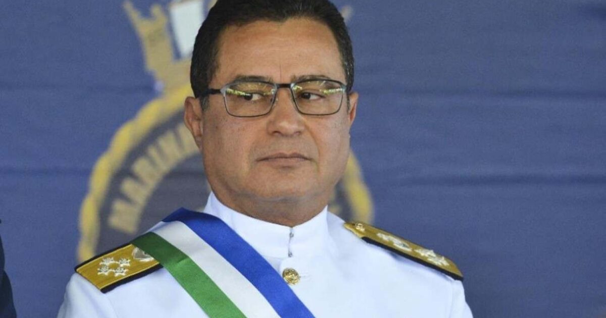 Deputados do PSOL querem que ex-comandante da Marinha preste esclarecimento na Câmara sobre suspeita de adesão a tentativa de golpe