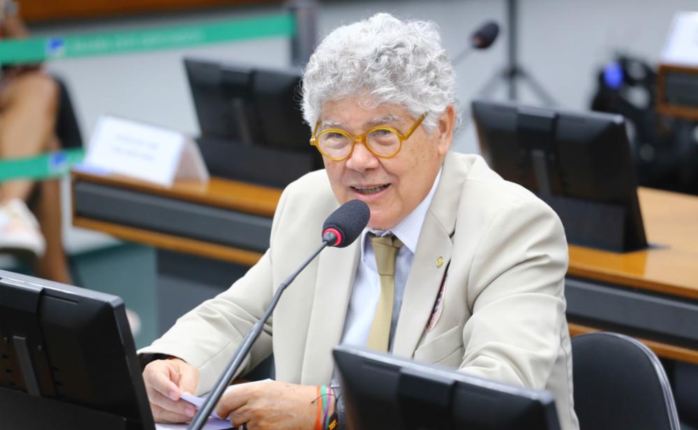 Chico Alencar foi voto único pelo não arquivamento de representação contra Eduardo Bolsonaro no Conselho de Ética da Câmara