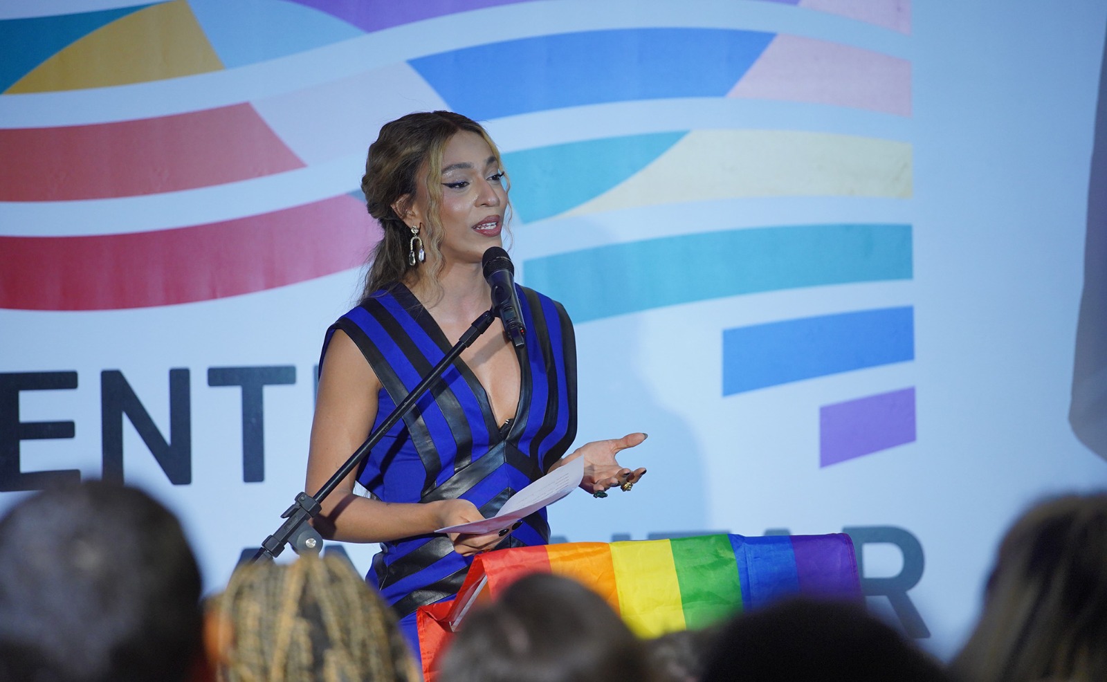 Erika Hilton apresenta projeto que equipara “cura gay” ao crime de tortura