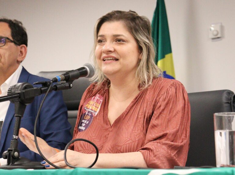 Professora Luciene Cavalcante realiza audiência pública no Rio de Janeiro pelo cumprimento do Piso do Magistério