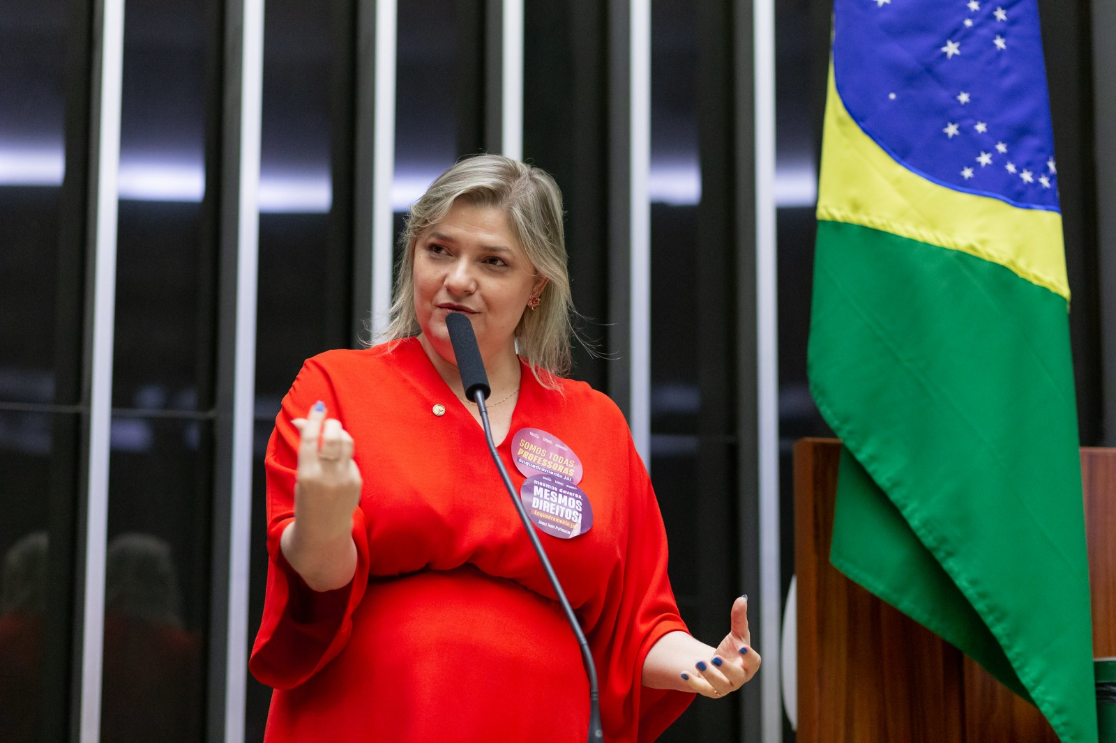 Deputada Professora Luciene Cavalcante entra com nova ação cobrando contratação de psicólogos para escolas da rede pública de SP