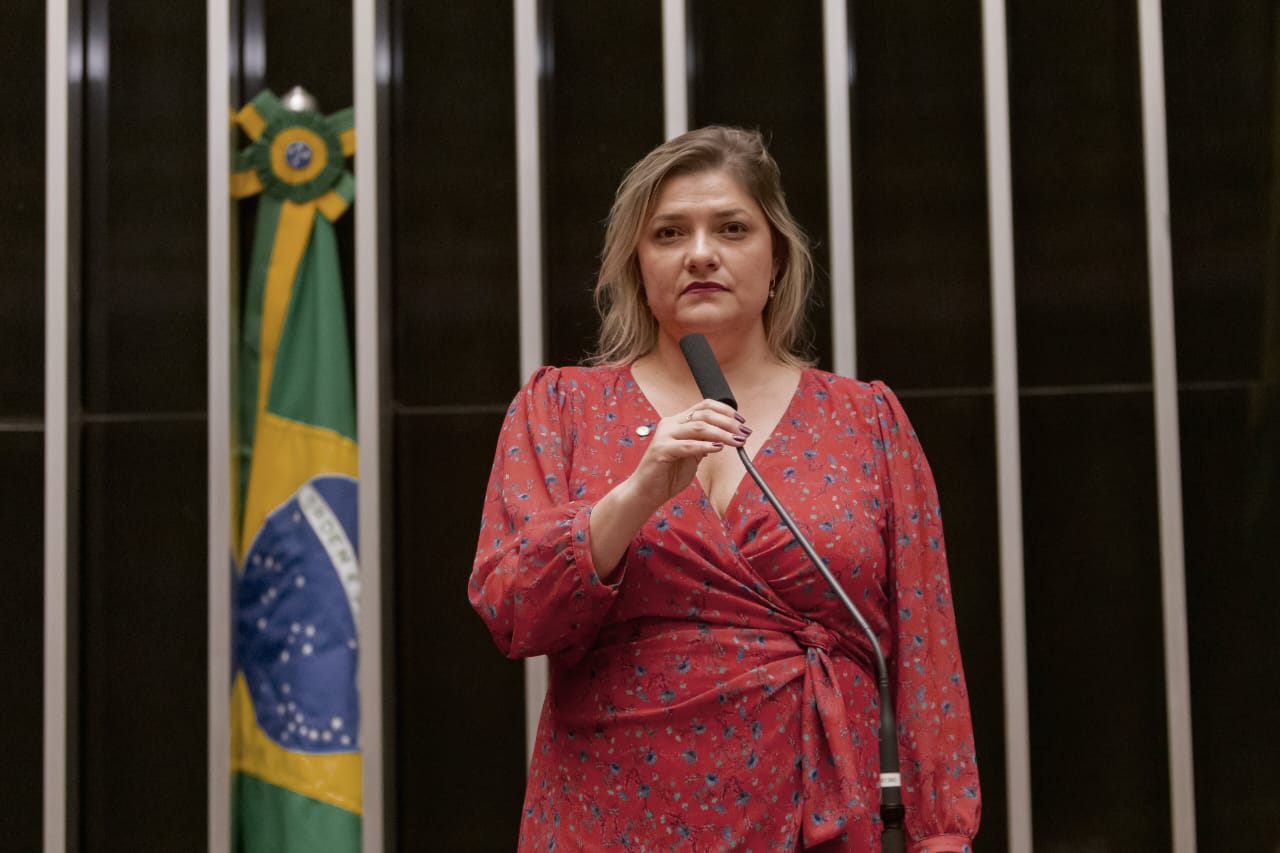 Professora Luciene Cavalcante denuncia que mais de 700 munícipios não cumprem o Piso Salarial do Magistério no Brasil