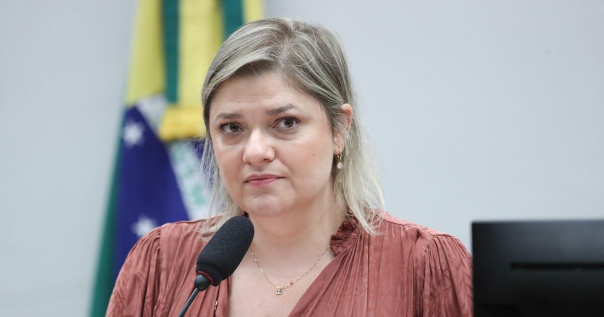 Deputada Professora Luciene Cavalcante apresenta projeto para impedir Nikolas de presidir Comissão de Educação