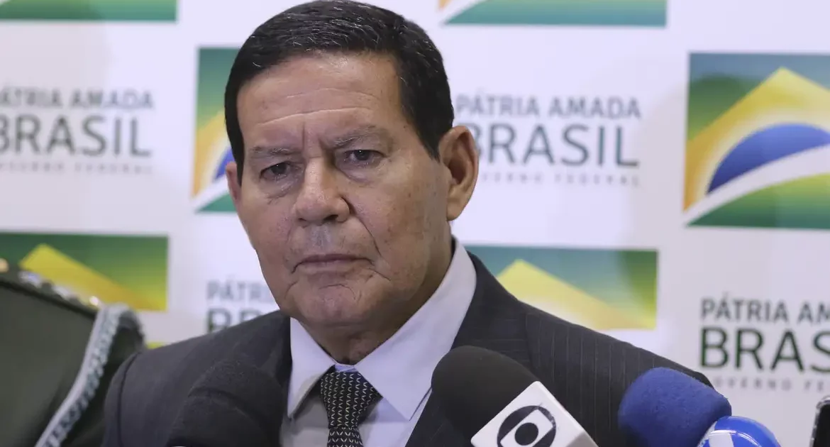 Parlamentares do PSOL pedem que PGR investigue Mourão por enaltecer Golpe de 64