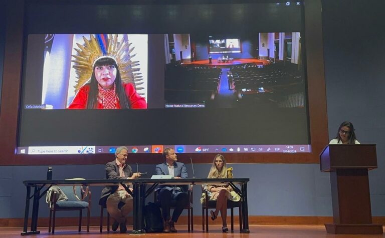 Deputada Célia Xakriabá participa de seminário em Washington, nos EUA, e cobra recursos para o Fundo da Amazônia