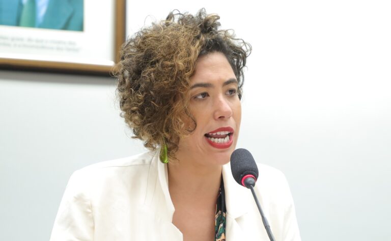 Projeto de Lei das Mães Cientistas, de autoria de Talíria Petrone, é aprovado na CDH do Senado