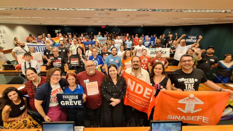 Em audiência promovida por Sâmia, servidores da educação federal afirmam: “A greve continua!”