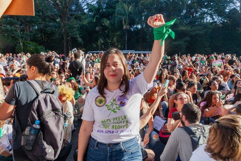 Incessante, Sâmia Bomfim se destaca como uma das principais opositoras ao “PL do Estuprador”