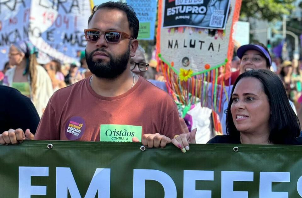 Pastor Henrique Vieira se reúne com coletivos de mulheres evangélicas em caminhada contra o ‘PL do Estupro’