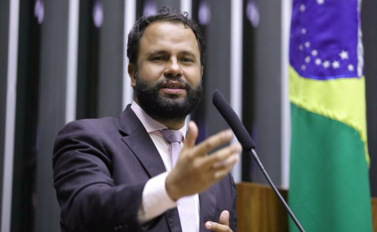 Deputado Pastor Henrique Vieira aciona STF contra PEC que autoriza Congresso a suspender decisões da corte