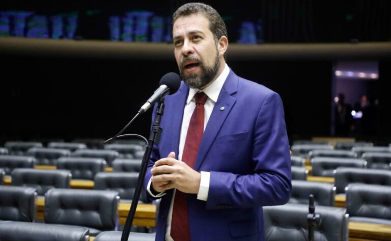 Boulos protocola projeto para acabar com supersalários da elite do funcionalismo