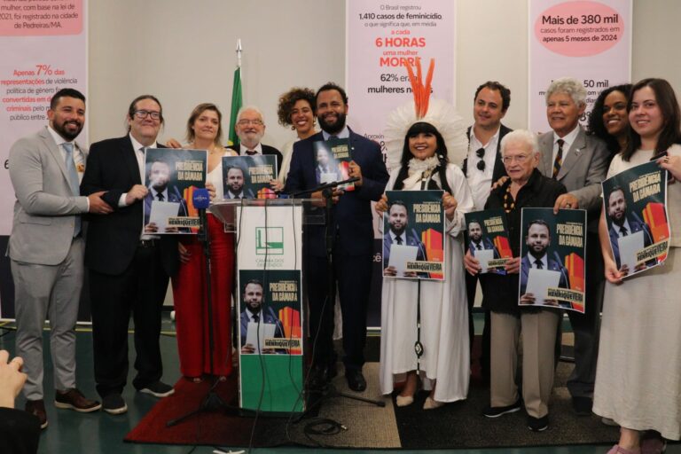 PSOL lança Pastor Henrique Vieira como candidato à presidência da Câmara dos Deputados