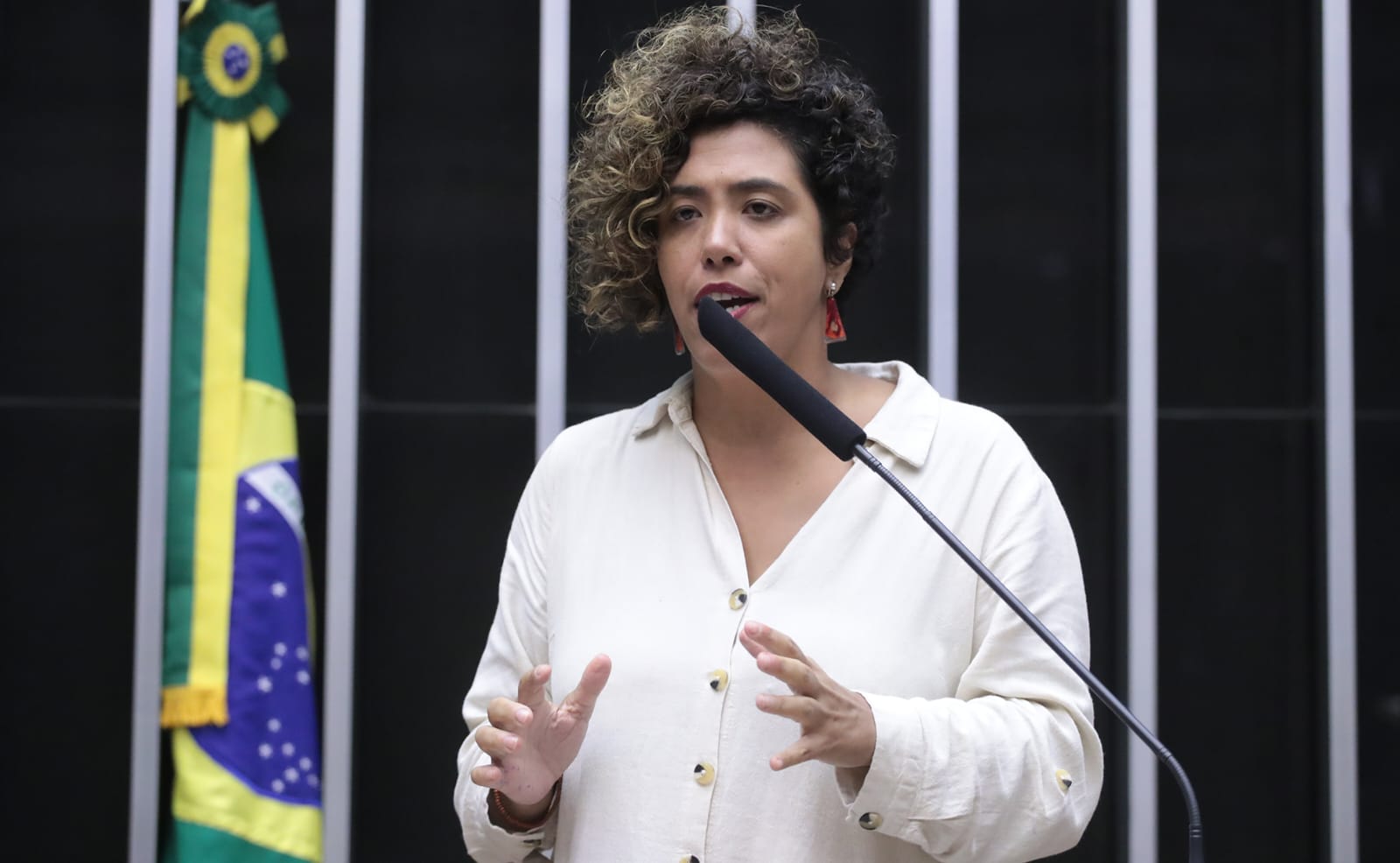 Deputada Talíria Petrone protocola PL para garantir direito a servidores e seus filhos