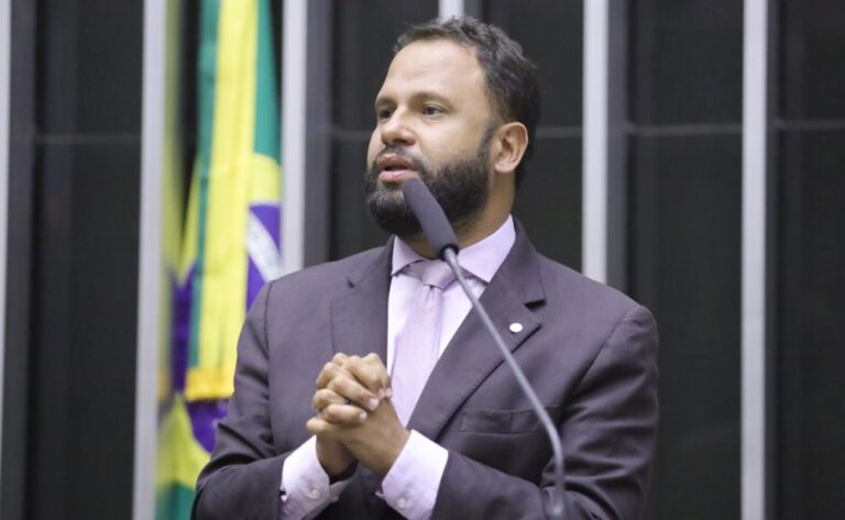 Deputado Pastor Henrique Vieira  lança ‘Campanha Nacional Contra Anistia dos Golpistas do 8 de Janeiro’