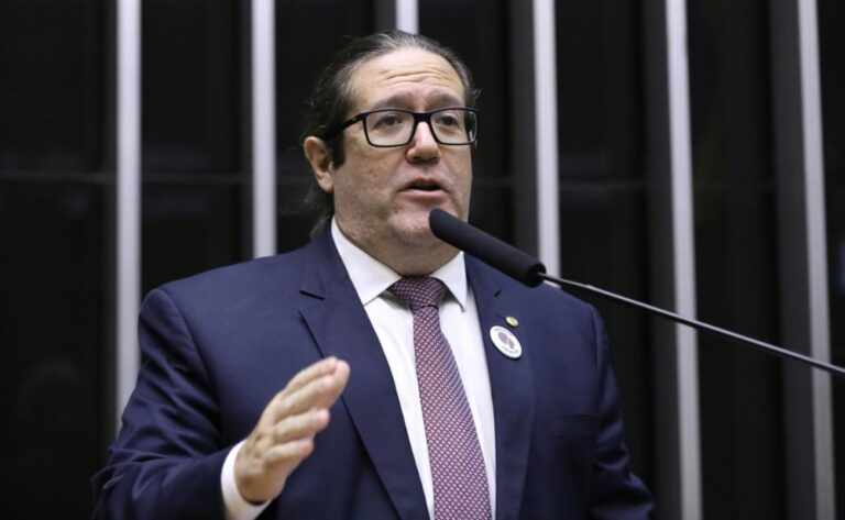 Em reunião no MJ, Tarcísio Motta defende inteligência e cooperação na PEC da Segurança Pública