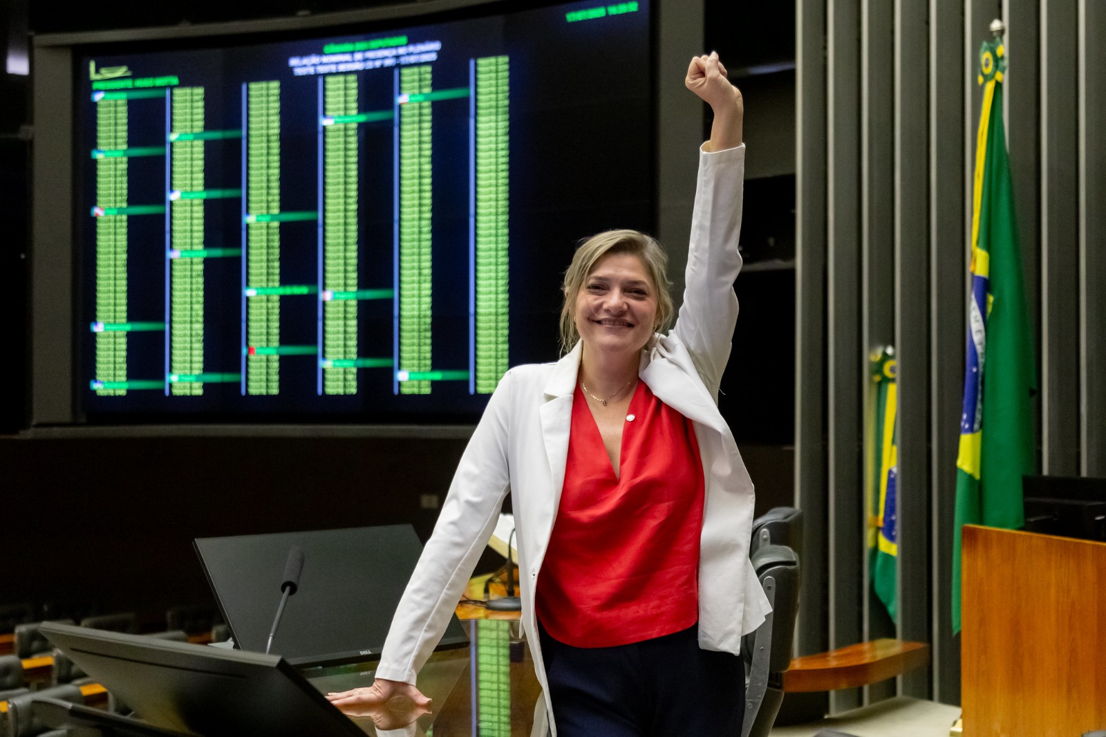 Luciene Cavalcante conduz luta pelo Piso Nacional no Dia dos Profissionais da Educação