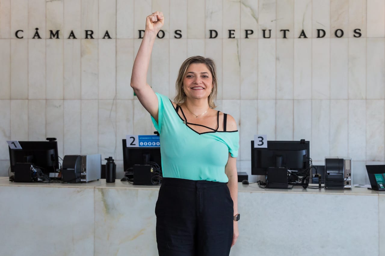 Deputada Professora Luciene Cavalcante propõe responsabilização pessoal de representantes de big techs por conteúdos de adultização infantil