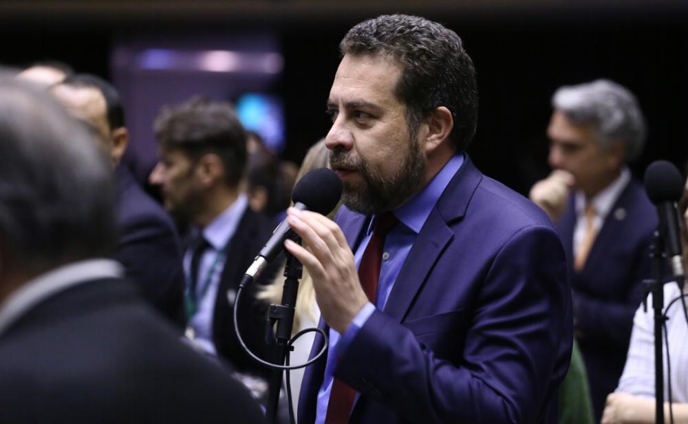 TCU acata representação de Boulos e vê “indícios de irregularidade” em faltas injustificadas de Eduardo Bolsonaro durante estada nos EUA