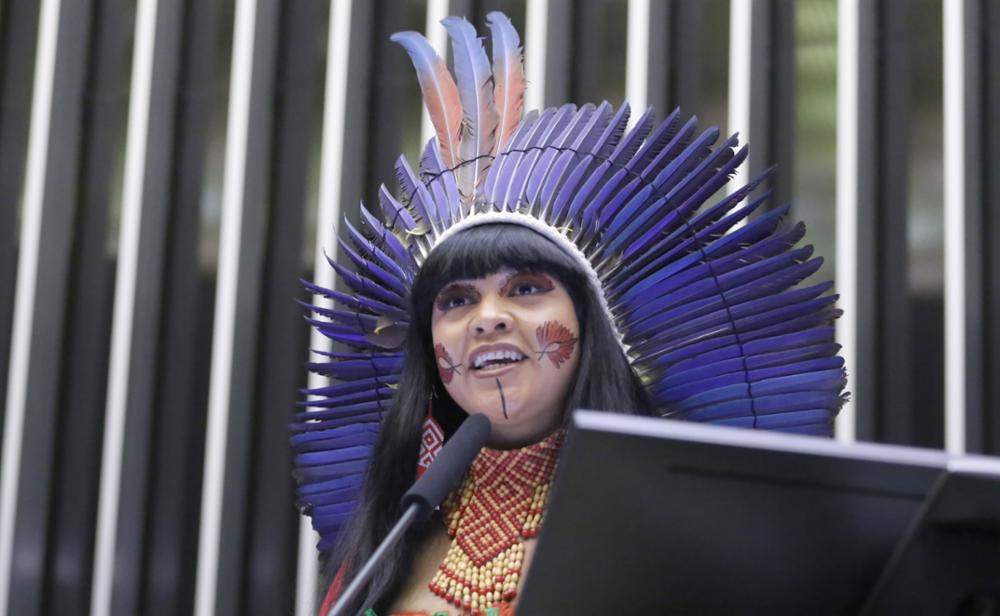 Com três novos PLs, Célia Xakriabá reforça justiça climática e cultural na Marcha Indígena