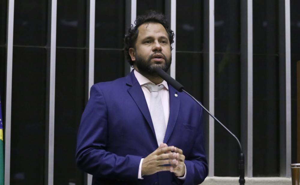 Pastor Henrique Vieira propõe CPI para investigar exploração de crianças e adolescentes nas redes sociais