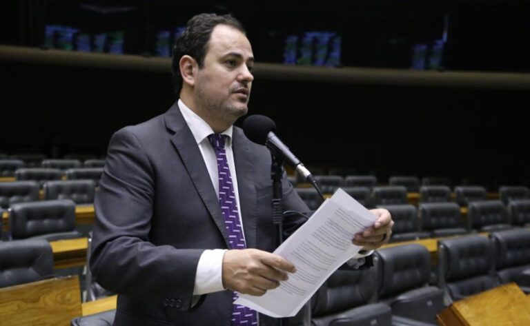 Glauber lança manifesto em defesa das terras raras da Amazônia