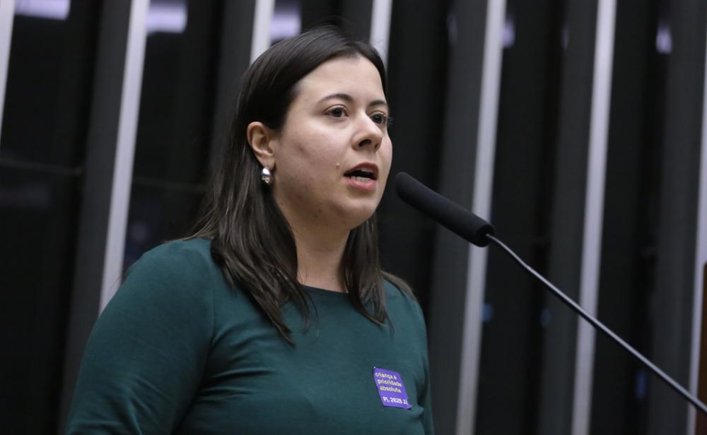 Deputada Sâmia Bomfim tem parecer aprovado na Comissão de Educação em Projeto de Lei que prevê climatização nas escolas e instituições de ensino públicas do Brasil