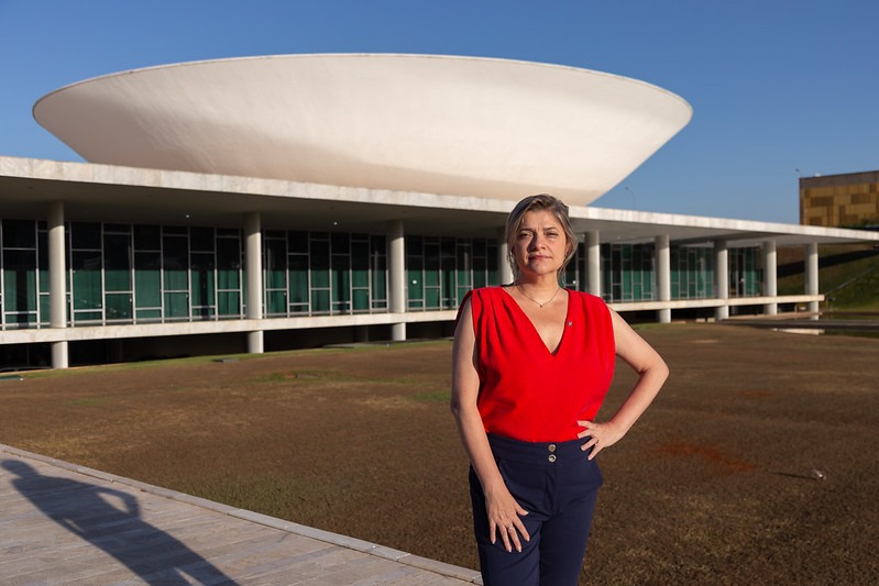 Ação liderada por deputada Professora Luciene pede que Tarcísio responda por obstrução de justiça