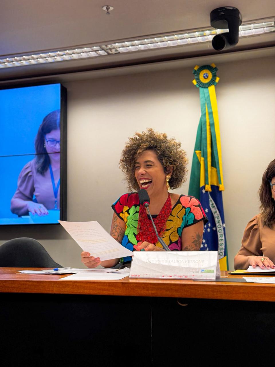 Câmara aprova urgência para votar projeto de Talíria que cria vale-refeição para entregadores de apps