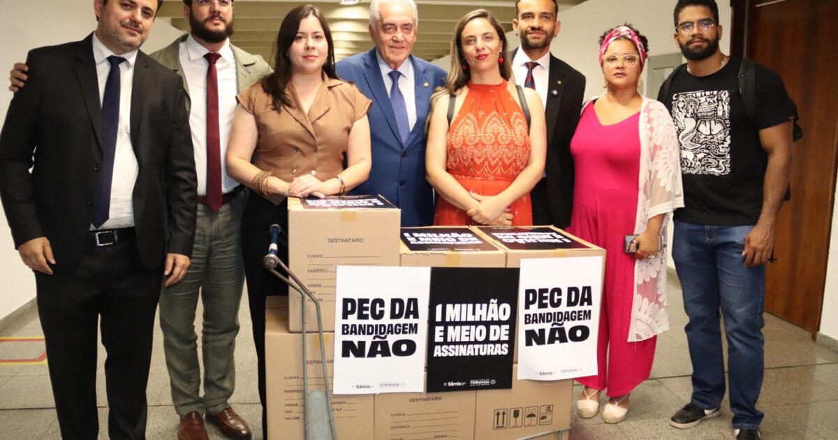 Parlamentares do PSOL protocolam abaixo-assinado com quase 1,6 milhão de assinaturas contra a ‘PEC da Bandidagem’ no Senado