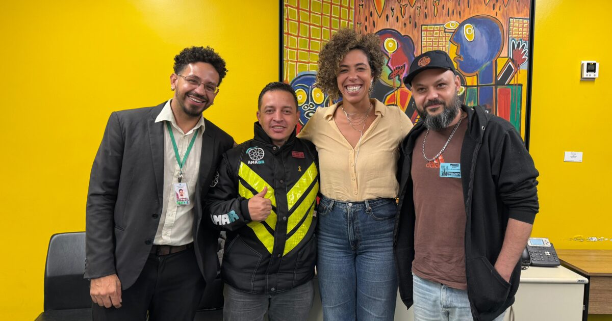 Autora do PL que cria vale refeição para entregadores de apps, Talíria Petrone se reúne com lideranças da categoria