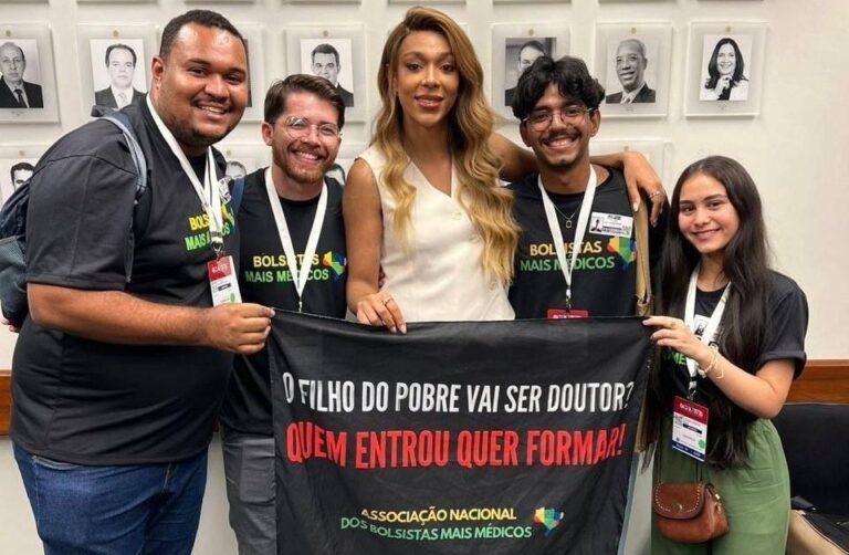 Após indicação de Erika Hilton, 1500 estudantes de medicina de baixa renda receberão auxílio permanência