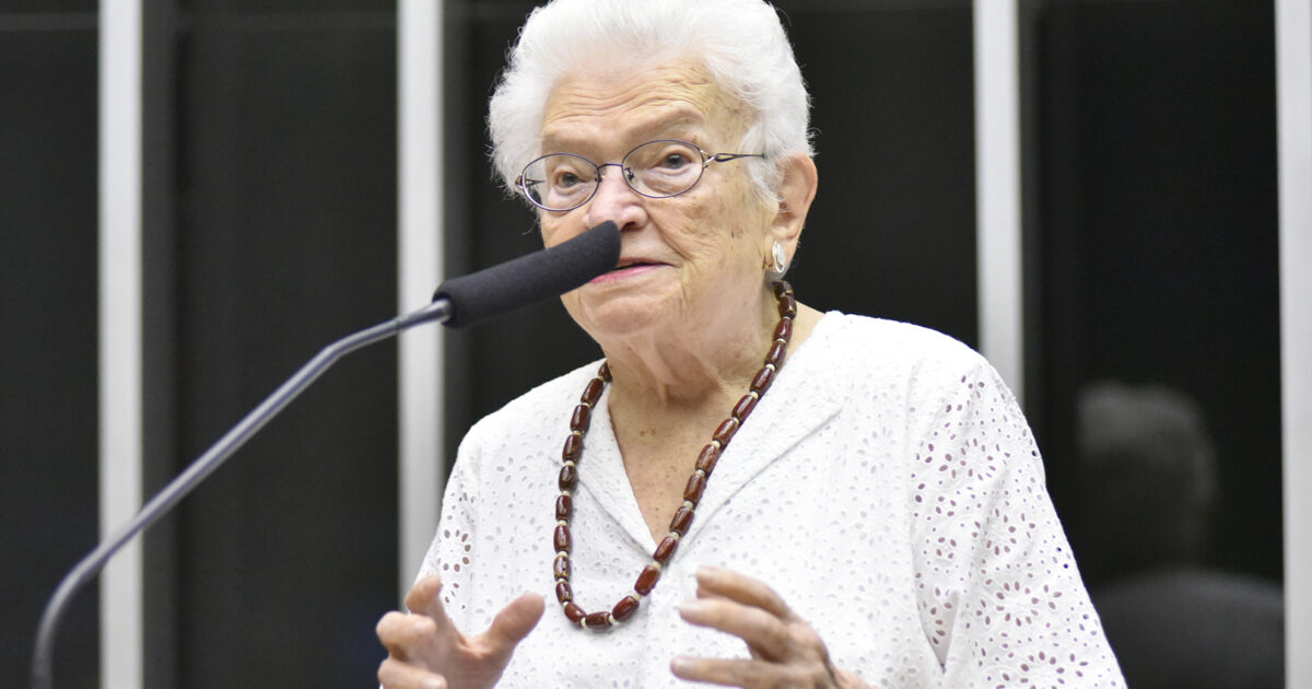 Luiza Erundina recebe representantes do MEC para discutir fortalecimento dos Conselhos de Escola