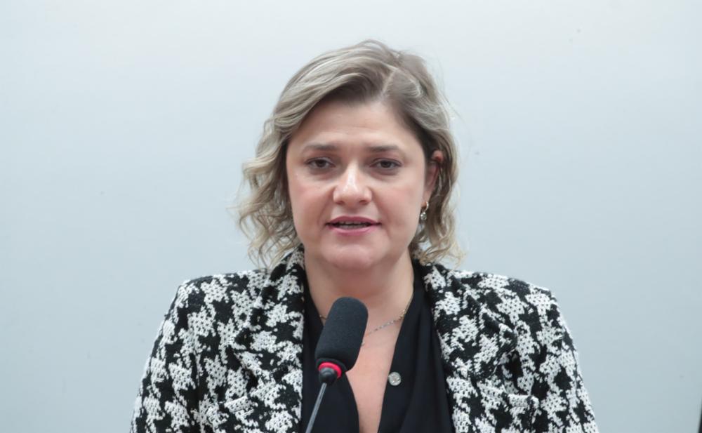 Justiça atende ação popular da deputada Prof. Luciene e suspende projeto de destruição da EJA do governo Tarcísio