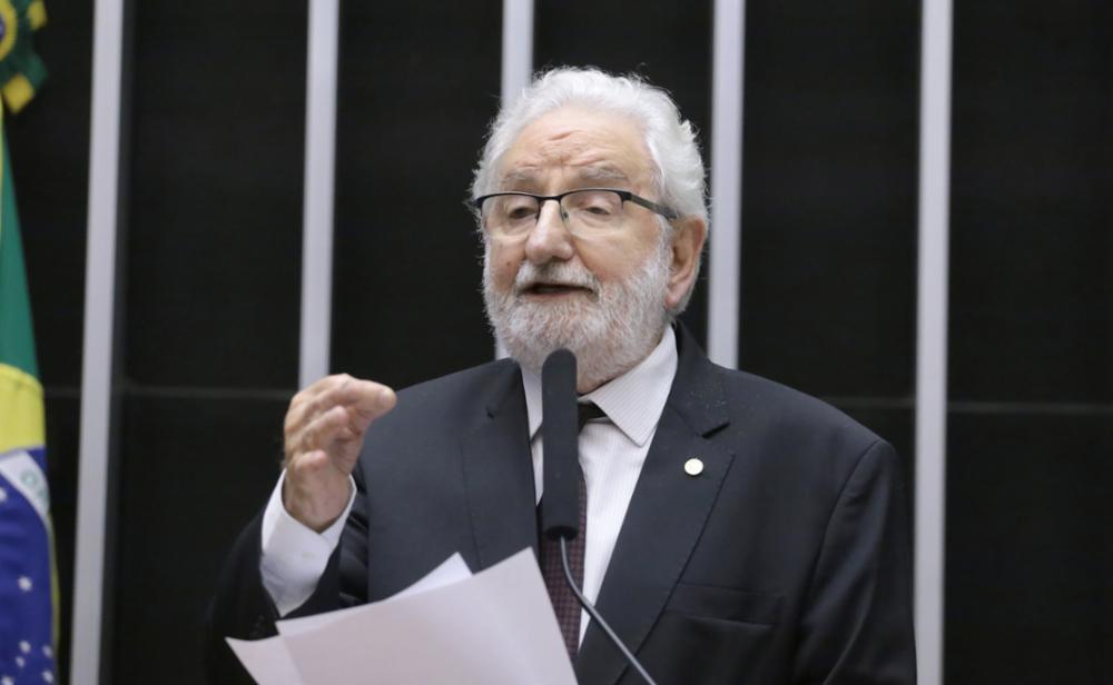 Ivan Valente ressalta no plenário a pujança da nossa democracia e a força das nossas instituições