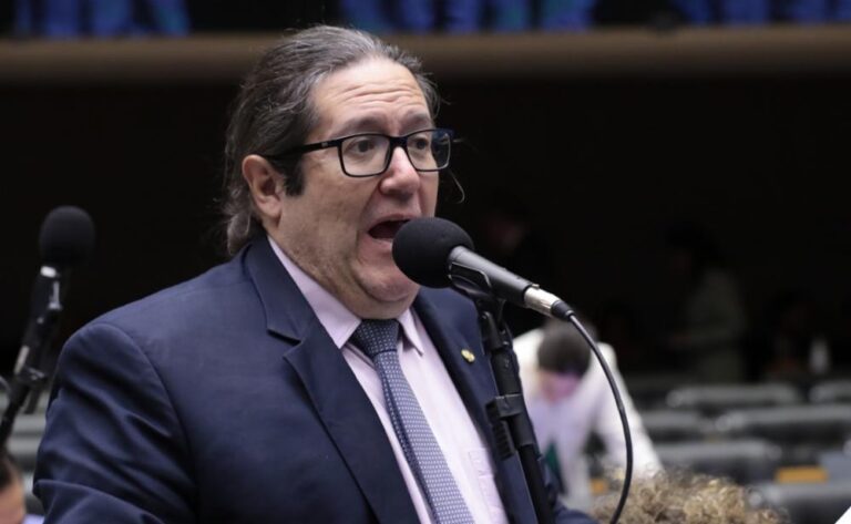 Tarcísio Motta denuncia agressão e violação de prerrogativas parlamentares em despejo no Rio